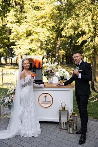 FABRYKA PRZYJĘĆ WYJĄTKOWYCH Monika Kowalska